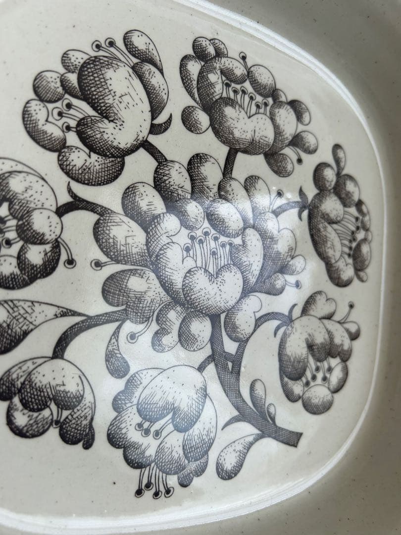 グスタフスベリ　GARDEN スクエア大皿 ディープサービングボウル