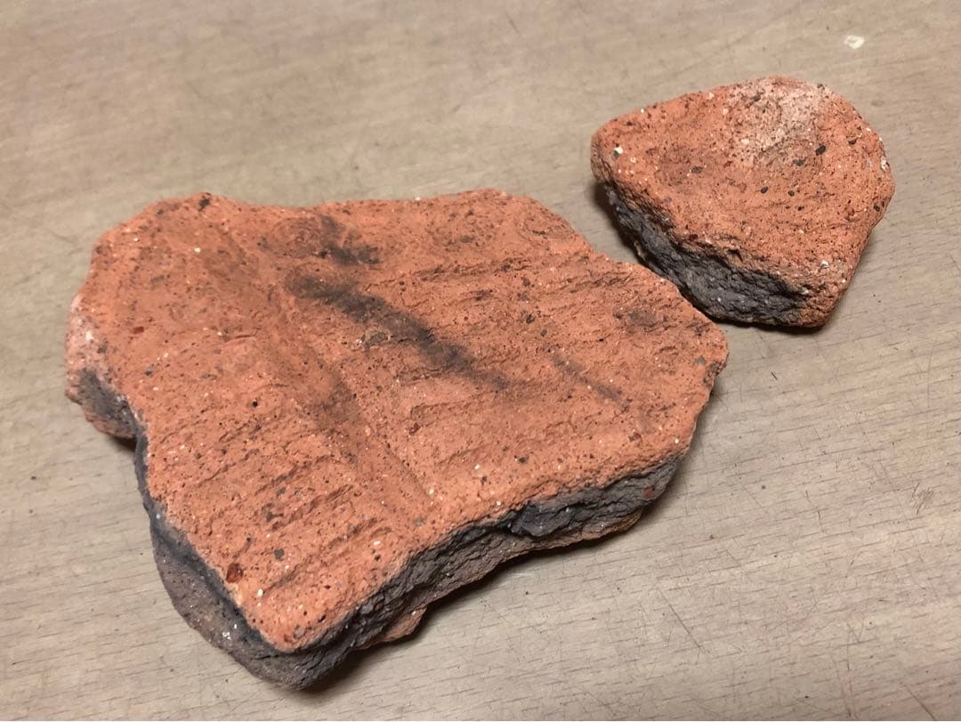 「板状土偶の破片」です。