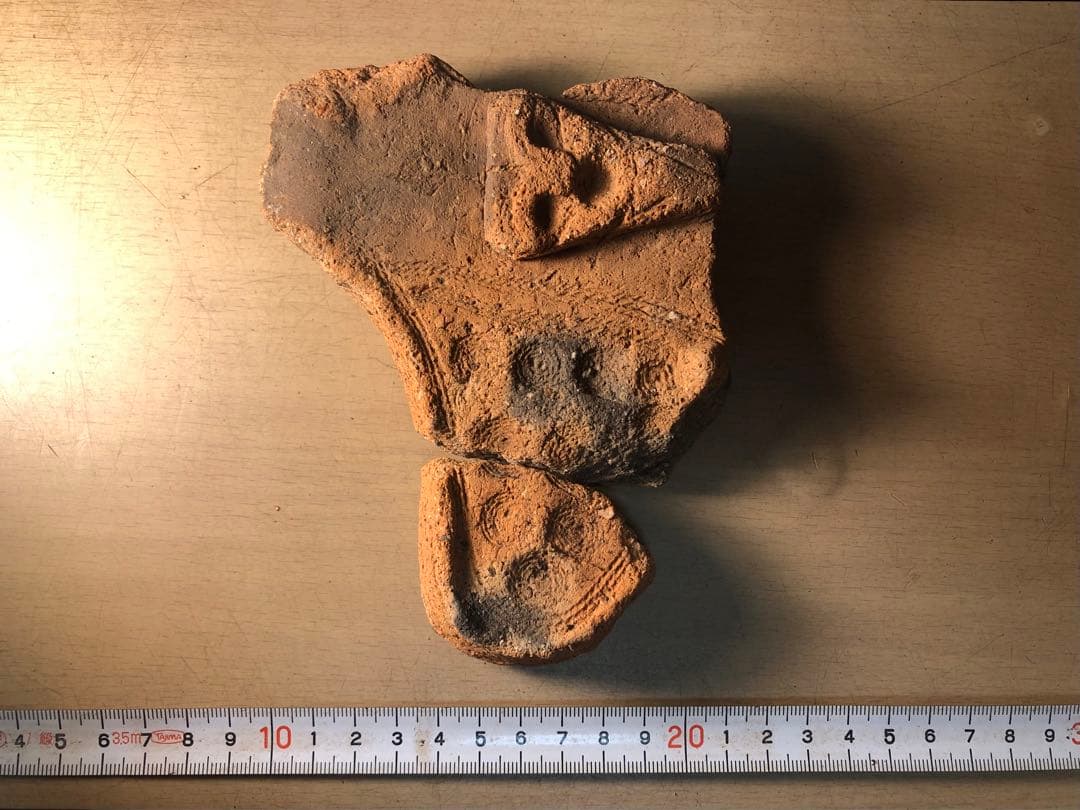 「板状土偶の破片」です。