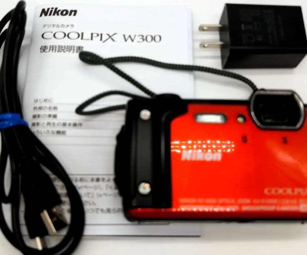 さーもんジャケット付美品 Nikon COOLPIX W300 防水