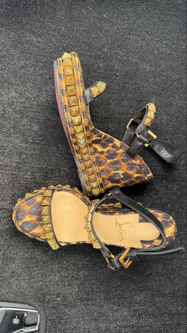 Christian Louboutin ヒョウ柄ウェッジサンダル