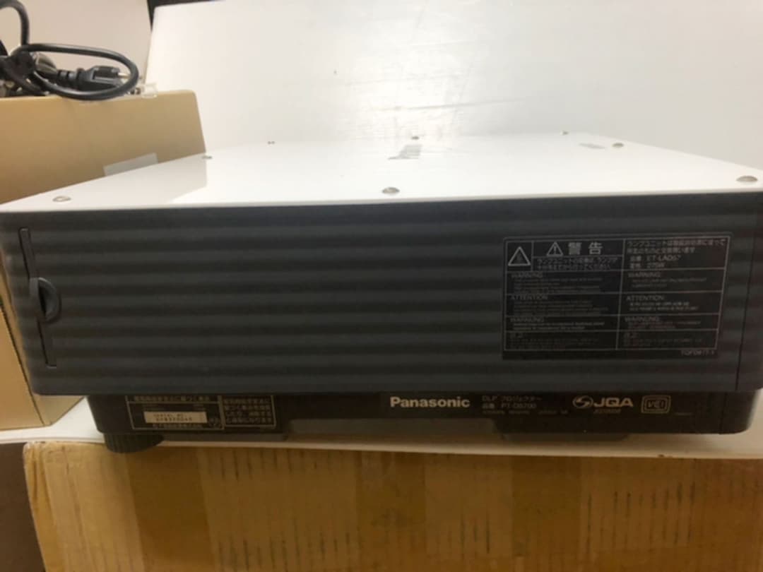 Panasonic プロジェクター　6000lm 未使用純正ランプ2灯付き