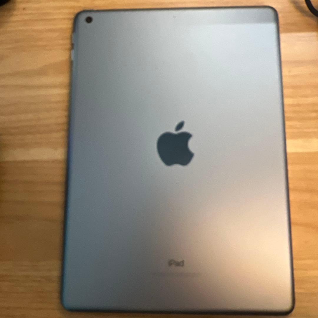 iPad 第6世代 32GB スペースグレイ ケース付き A1893