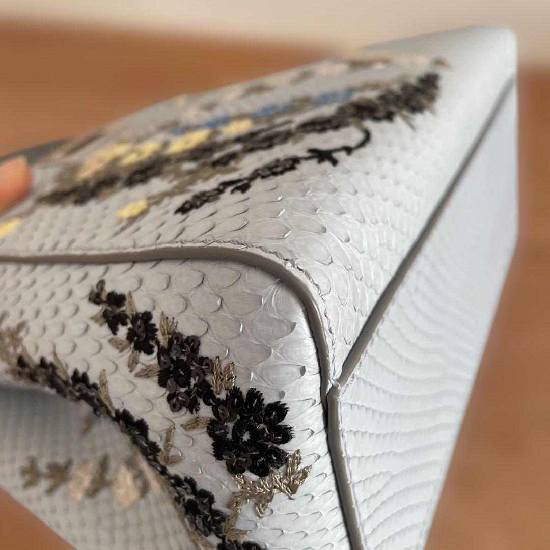 美品　Fendi 花柄刺繍 ハンドバッグ 水色