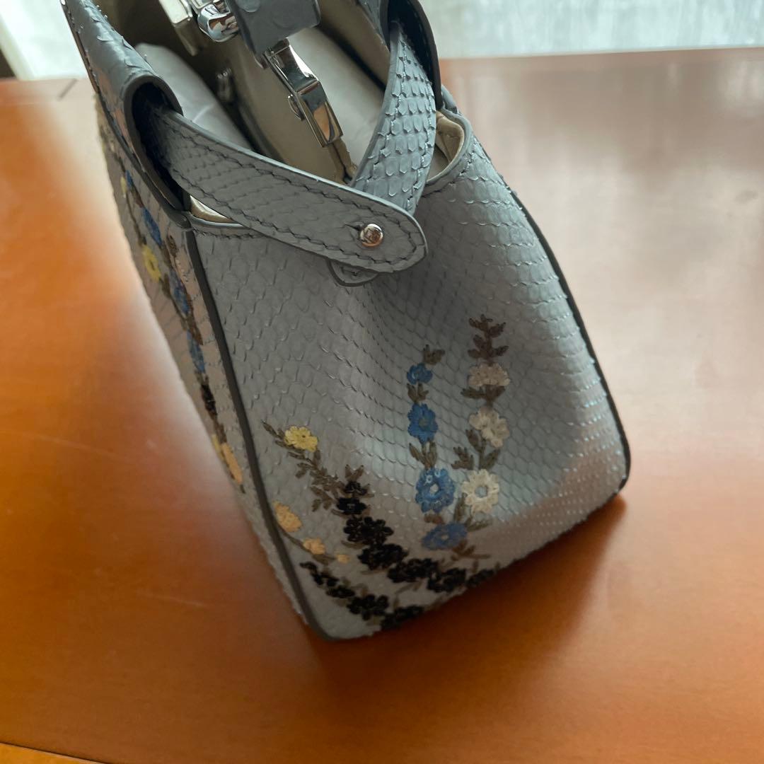 美品　Fendi 花柄刺繍 ハンドバッグ 水色