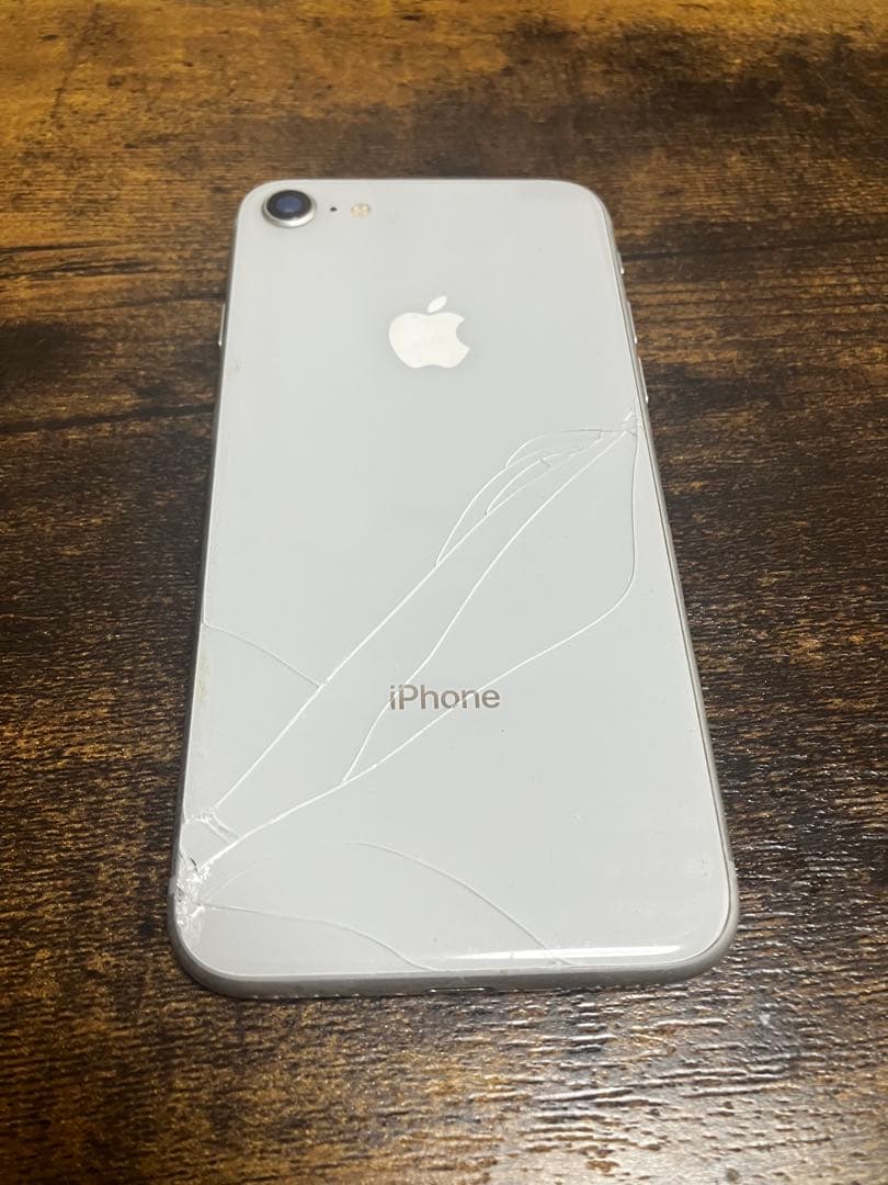 Apple iPhone 8 シルバー 本体 SIMロックあり