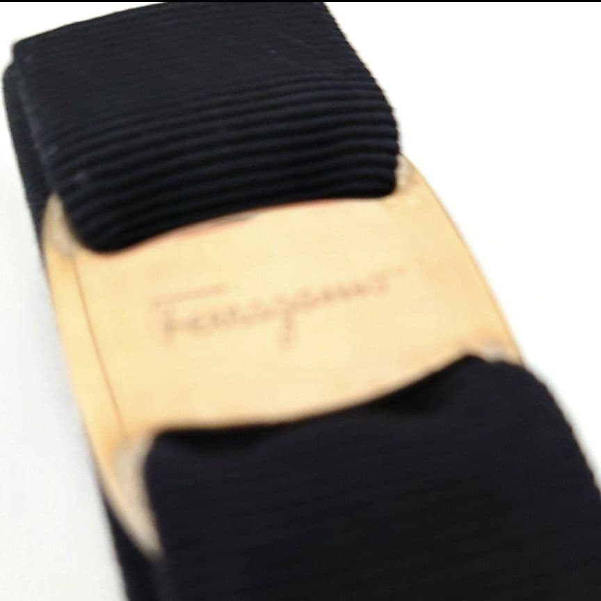 フェラガモ 　ヴァラ　ブラック　ゴールド　リボン　バレッタ　【used】