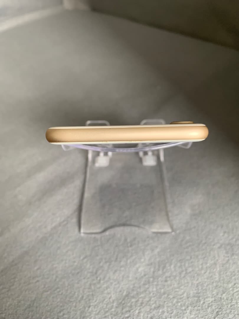 美品　国内版　SIMフリー　iPhone7 128GB ゴールド色