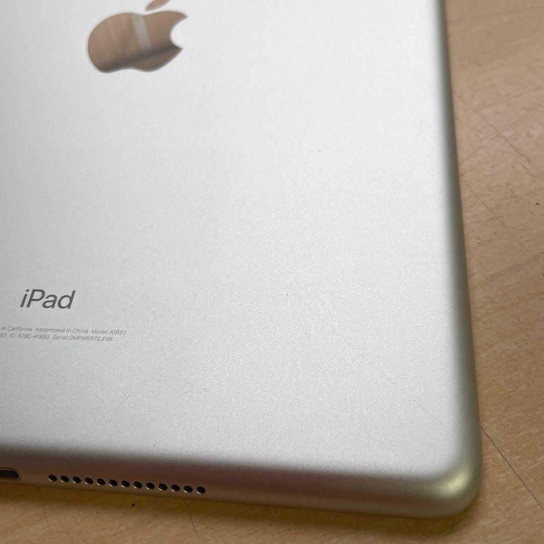 iPad 第6世代　A1893　Wi-Fiモデル　シルバー　32GB 美品　#4