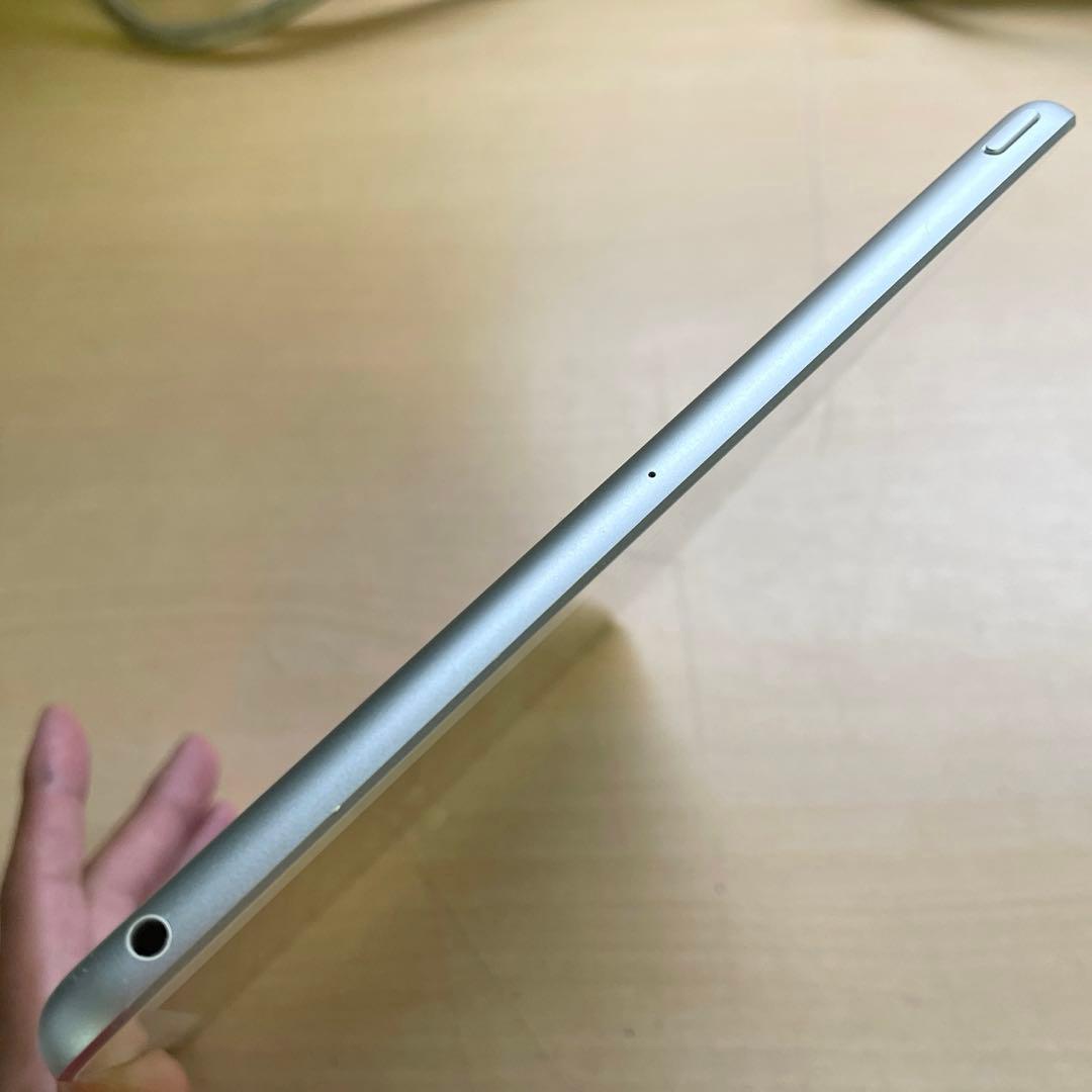 iPad 第6世代　A1893　Wi-Fiモデル　シルバー　32GB 美品　#4