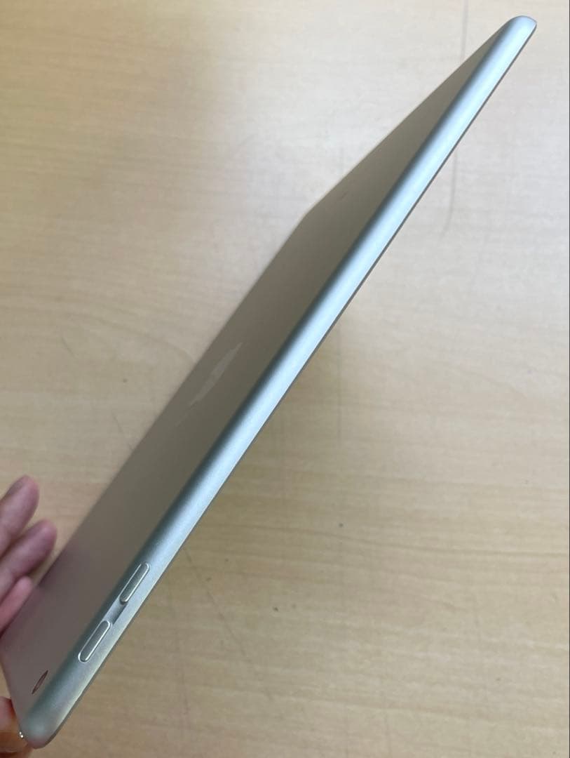 iPad 第6世代　A1893　Wi-Fiモデル　シルバー　32GB 美品　#4