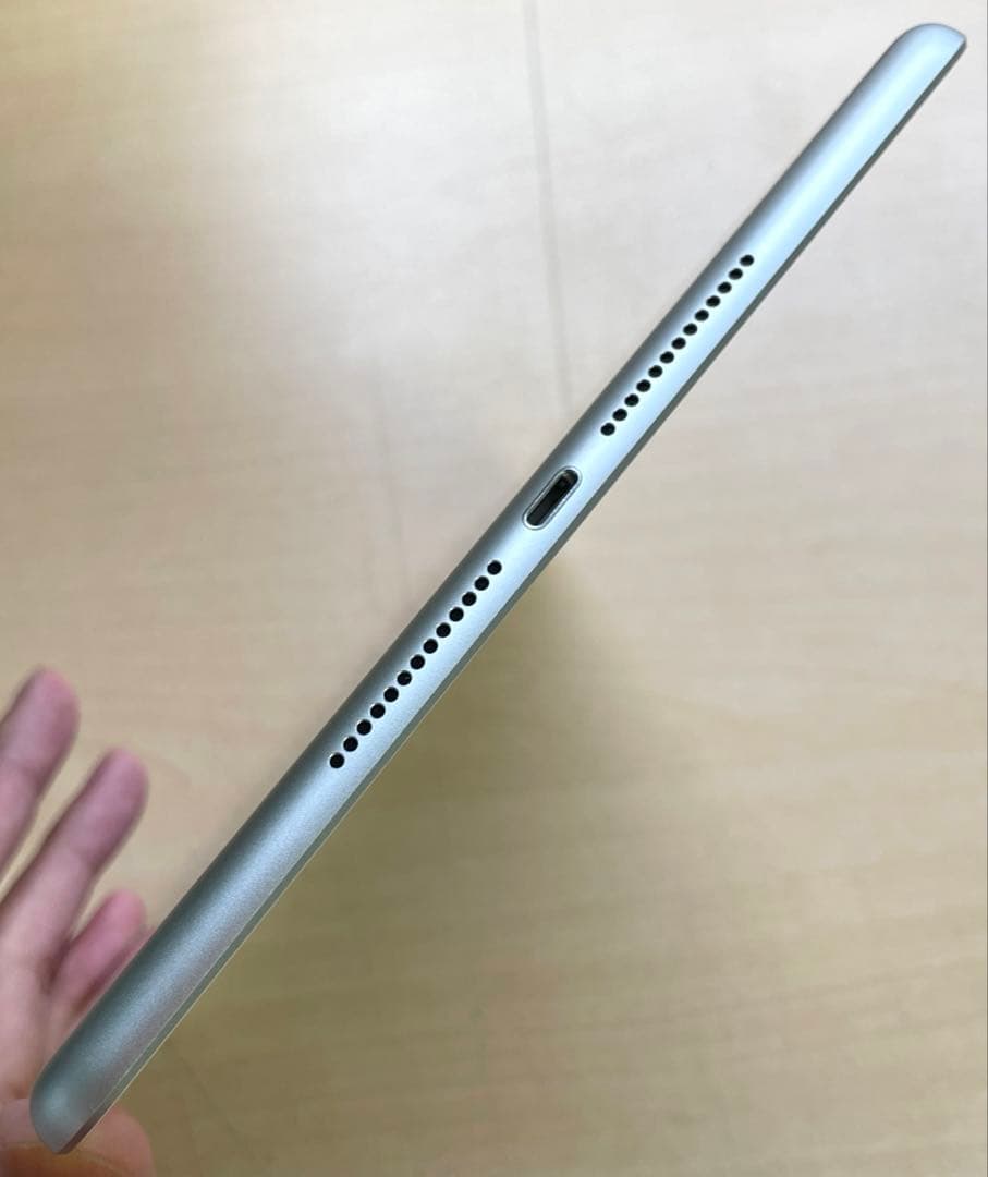 iPad 第6世代　A1893　Wi-Fiモデル　シルバー　32GB 美品　#4
