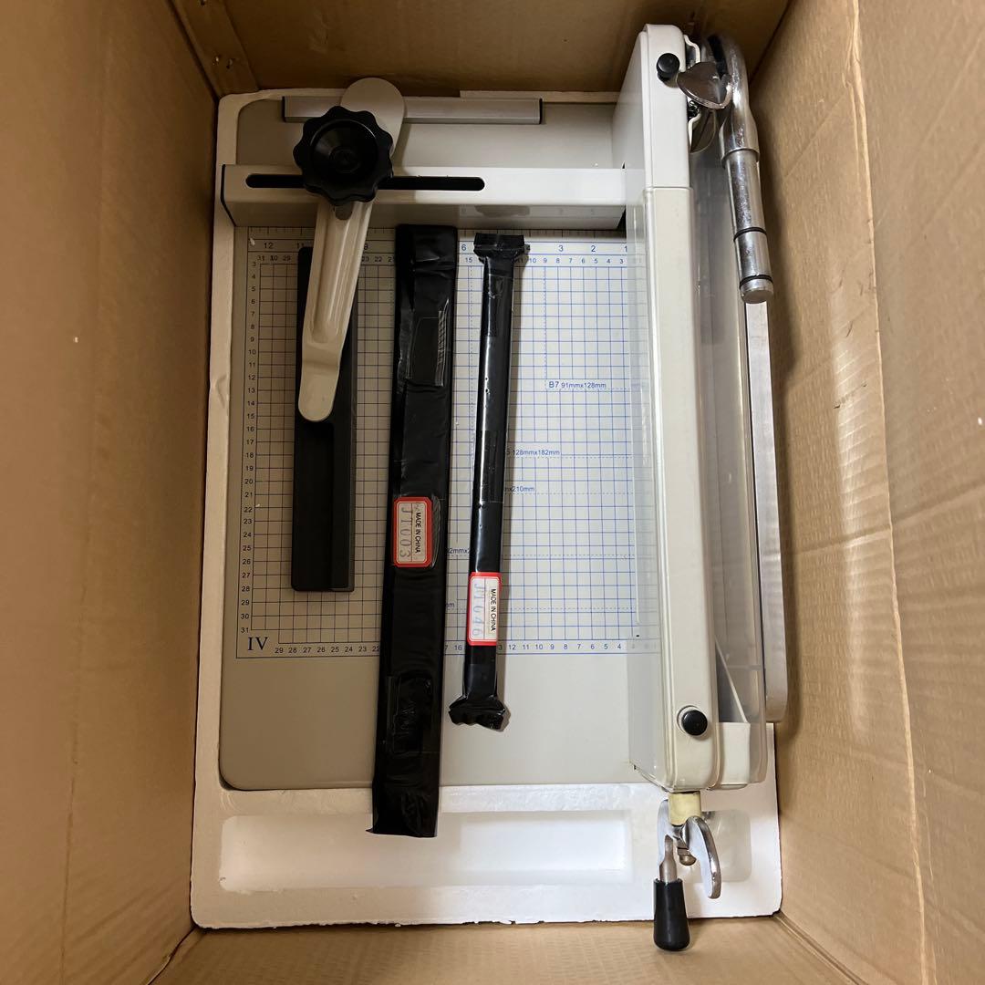 ペーパーカッター　858A4 裁断機