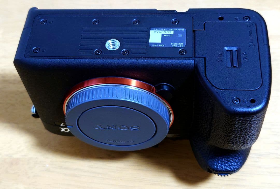 α7 IV ミラーレス一眼カメラ ボディ ＋ 本革カメラハーフケース