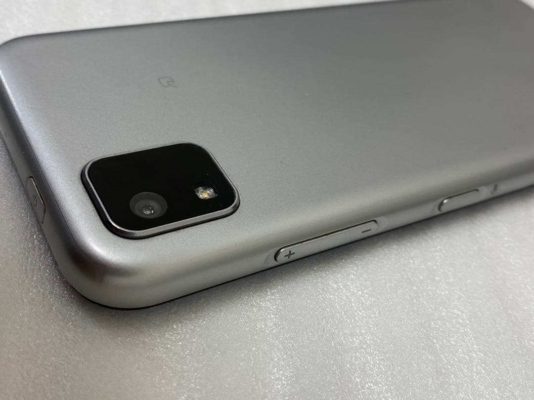 3-3030 京セラ製のスマートフォン「かんたんスマホ3 (A205KC)