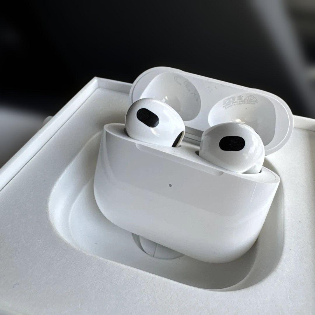 Apple AirPods3世代　箱付き　ケース　両イヤホン完備