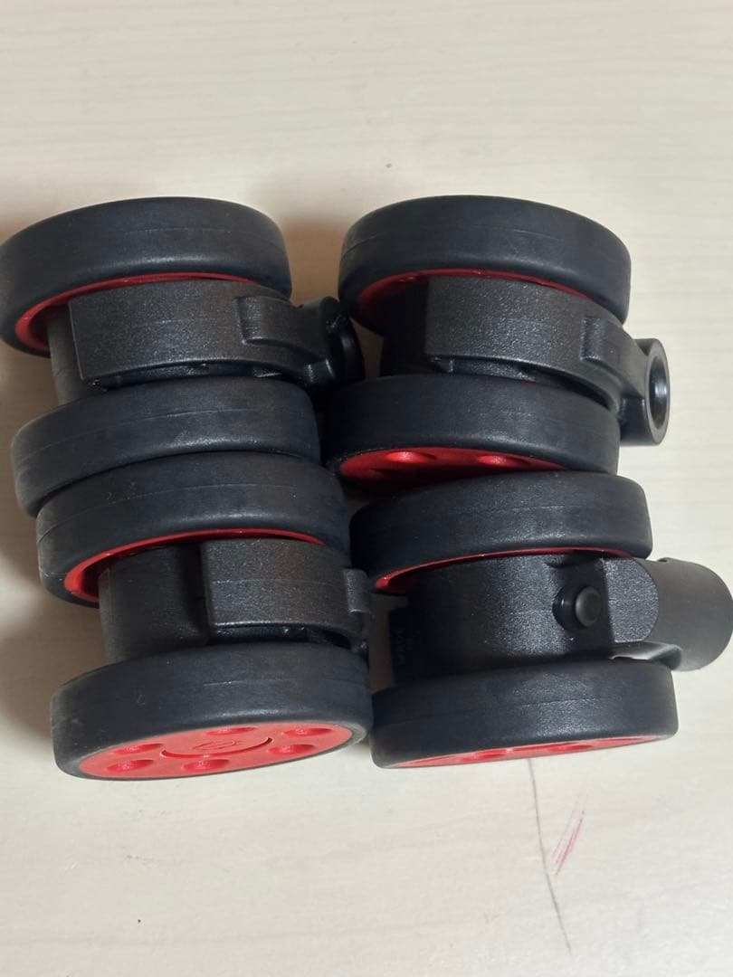 RIMOWA リモワ　カスタマイズ　 ホイール新品未使用に近い　正規品　 レッド