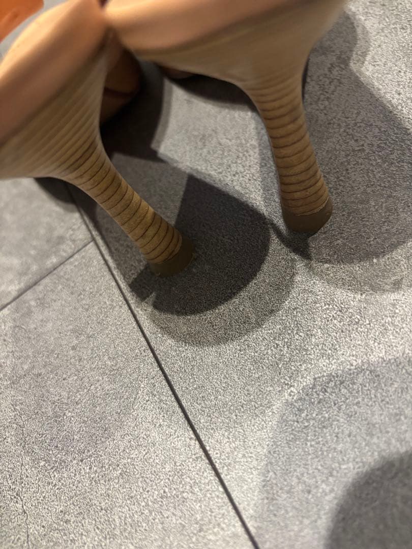 シャネル　ヒール　ベージュ ゴールドバックル サンダル　CHANEL