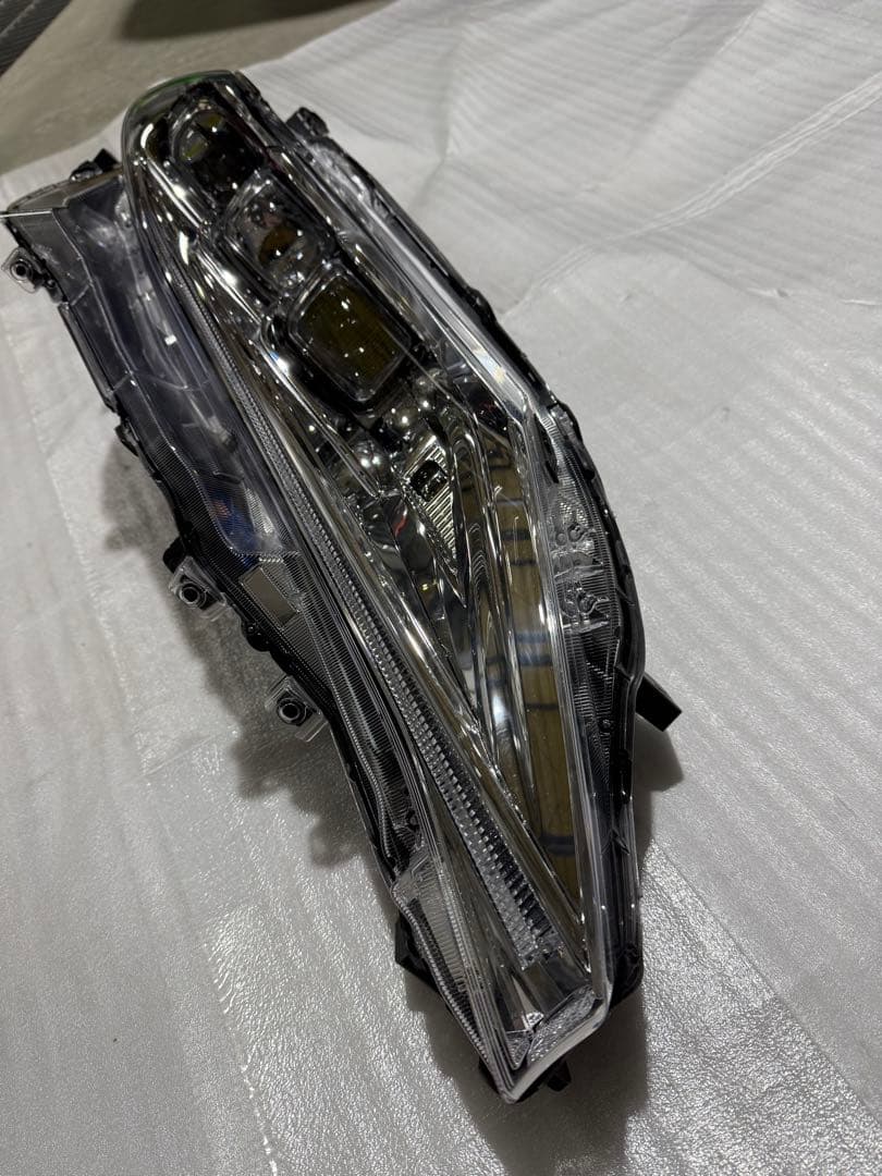 ハリアー純正ヘッドライト 右 補修あり