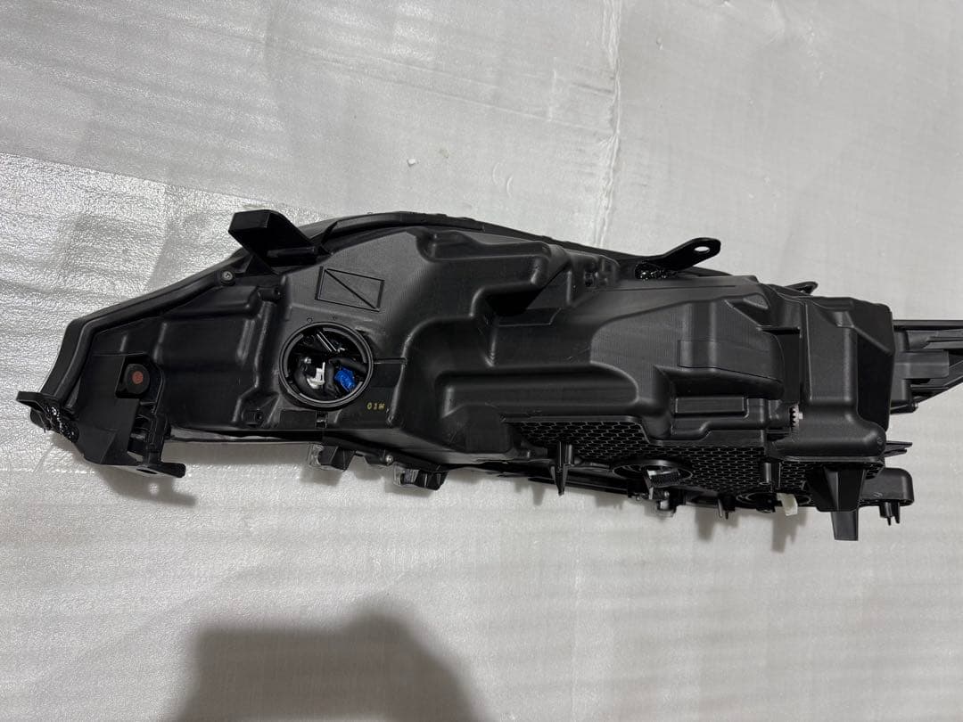 ハリアー純正ヘッドライト 右 補修あり