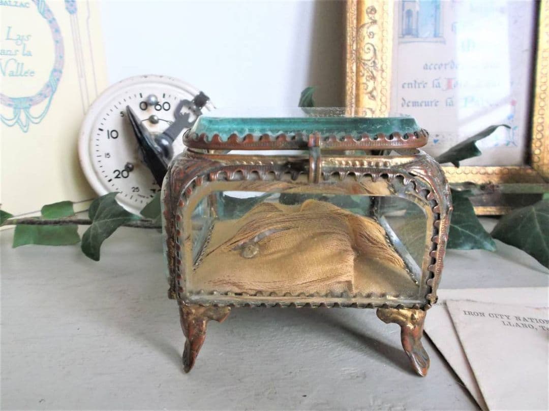 フランスアンティーク　ガラスのジュエリーボックス　宝石箱　ｍ