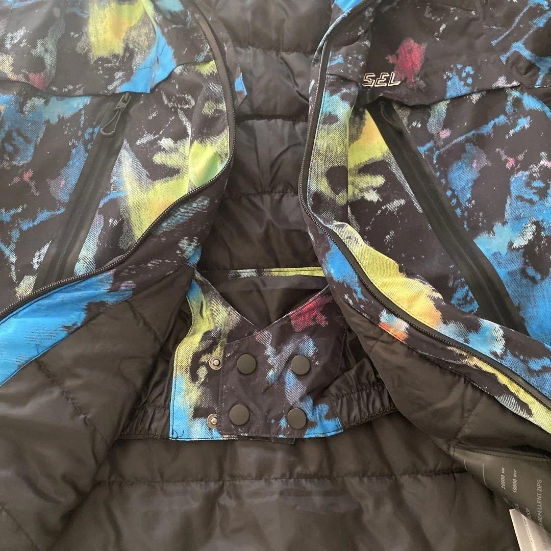 未使用品　DIESEL スノーボードウェア　14Y ダウンジャケット　ブルゾン