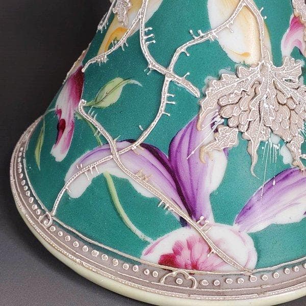 里帰り　21.5㎝　　オールドニッポン　緑蒼地一陳盛上花図紋片耳飾壷