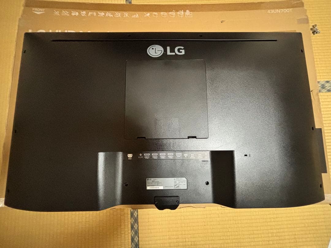 LG 43UN700T-B 42.5インチディスプレイ本体
