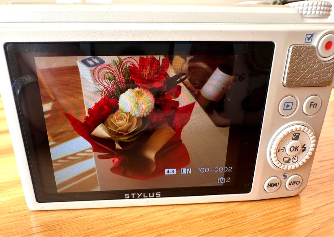 OLYMPUS Stylus xz-10 人気ホワイト