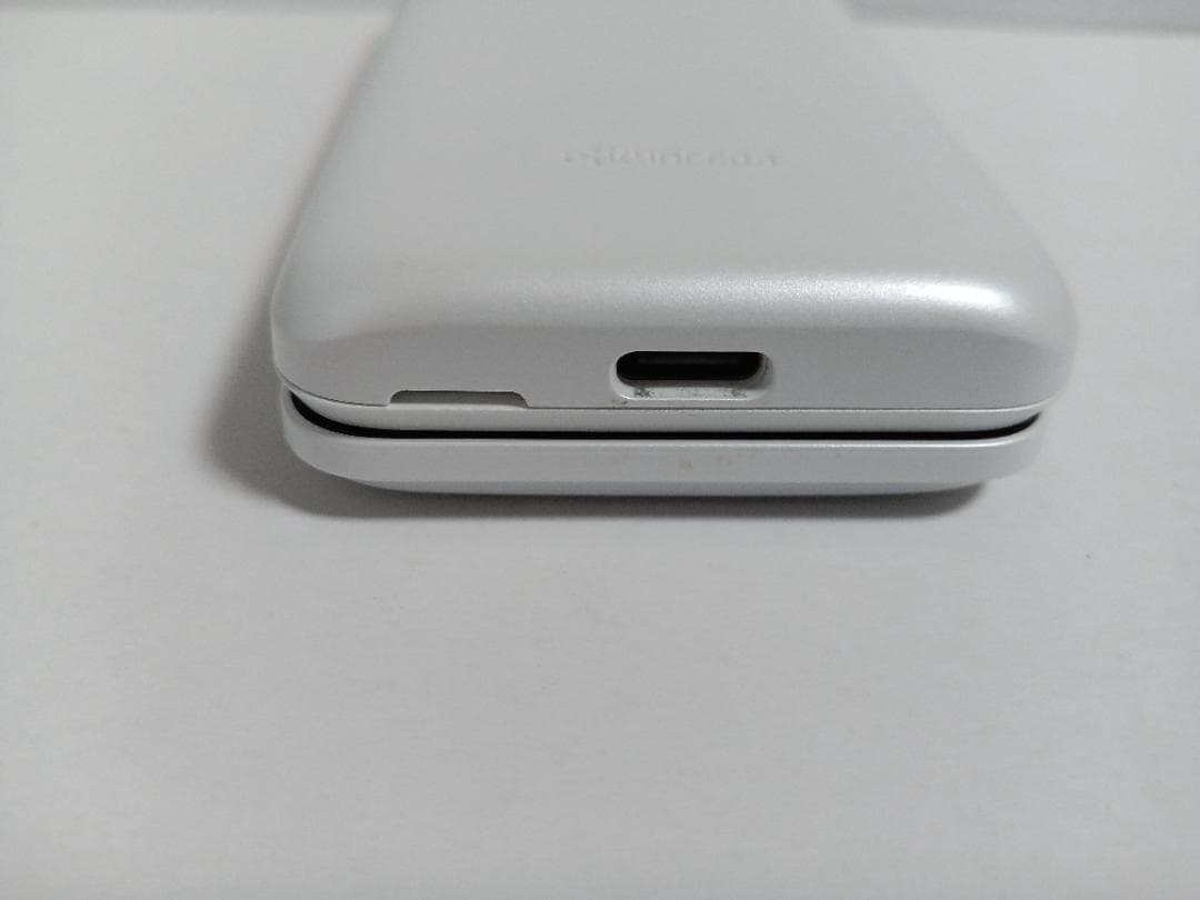 ☆ au GRATINA KYF42 ホワイト SIMロック解除済み