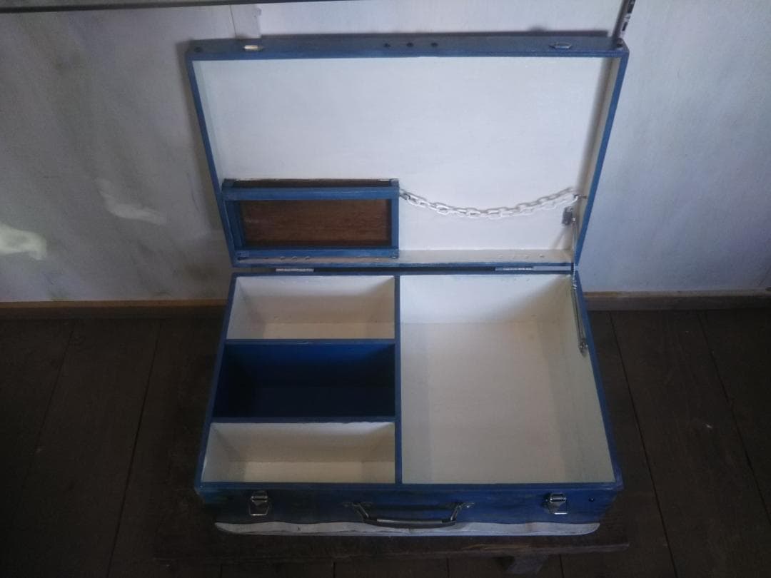 トランク形収納インテリア　小物収納　木製　アンティーク風　シャビー　ダメージ加工