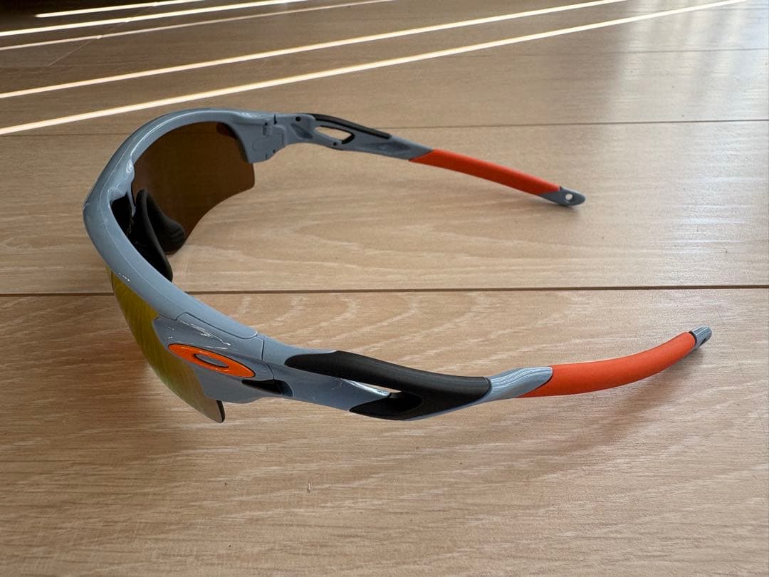 Oakley スポーツサングラス グレー/オレンジ