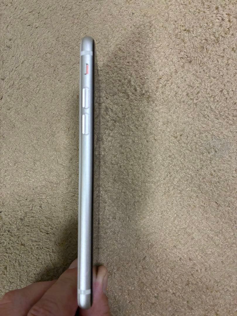 iphone se 第三世代　バッテリー83%