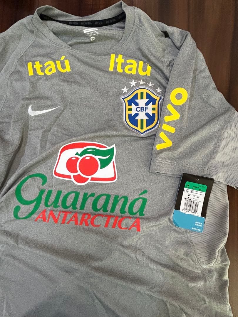 ブラジル代表•半袖TRウエア 新品・未使用（タグ付き）　グレー　XLサイズ