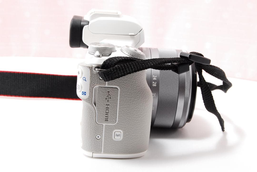 〓ミラーレス一眼レフ〓キヤノン EOS kiss M＋EF-M 15-45mm