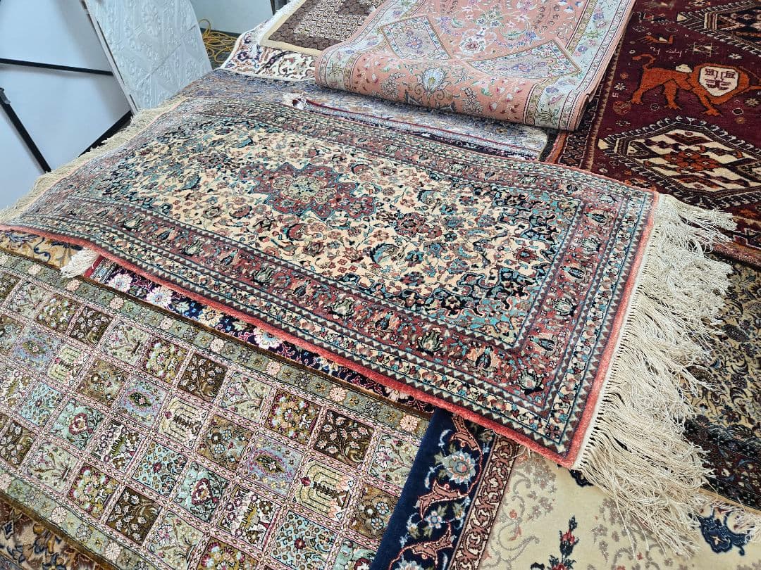 トルクラグ手織り クリーニング済み 素材シルク サイズ126cm×66cm