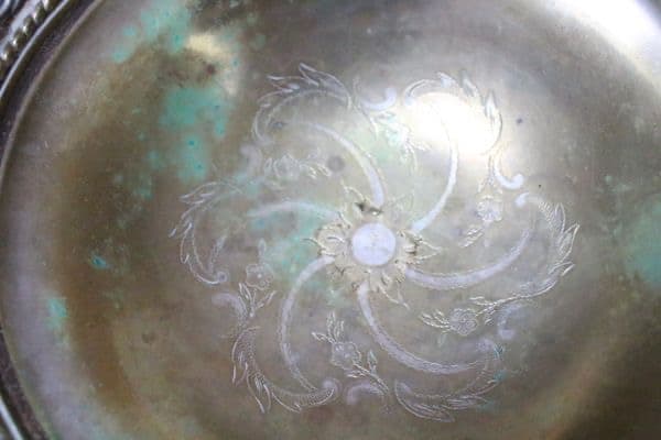 ベルギー アンティーク 古い真鍮製銀メッキ加工のコンポティエ ロカイユ模様