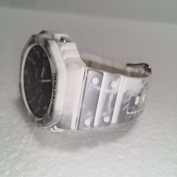 おとちゃん様・CASIO GーSHOCK カーボン コア ガード 白