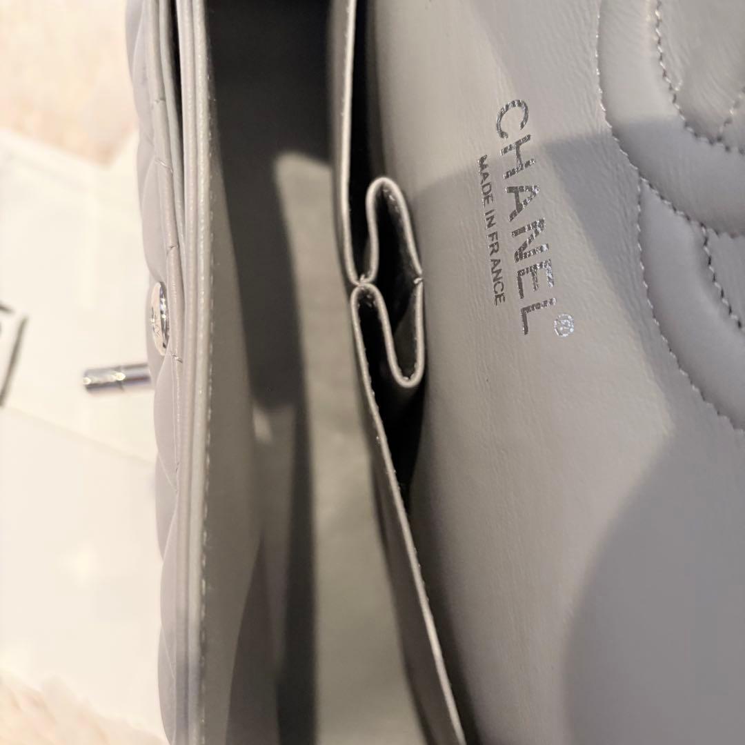 現在商談中　 CHANEL グレー キルティング ショルダー マトラッセ２５