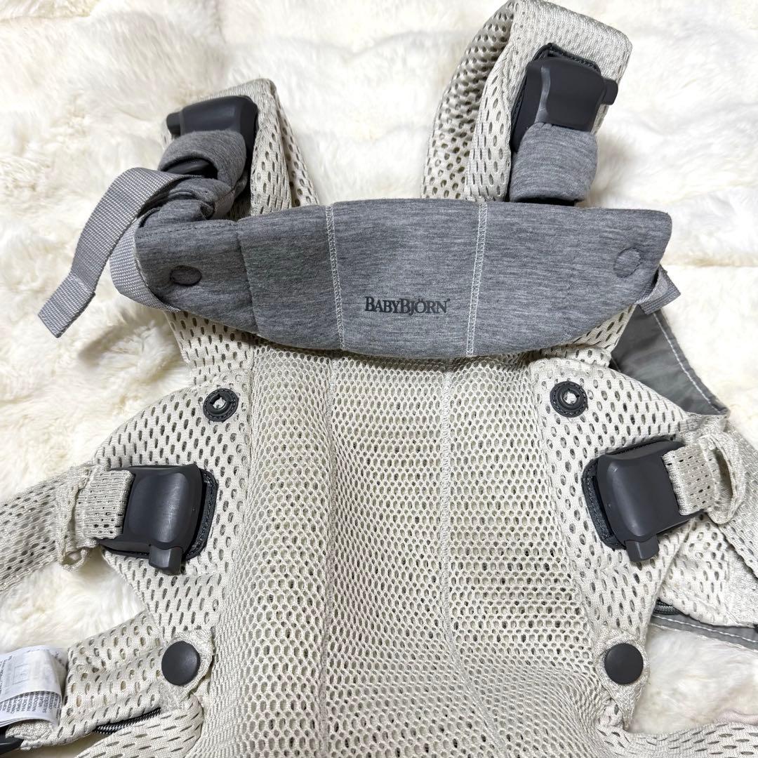 ベビービョルン　抱っこ紐　ハーモニー　メッシュ　クリーム