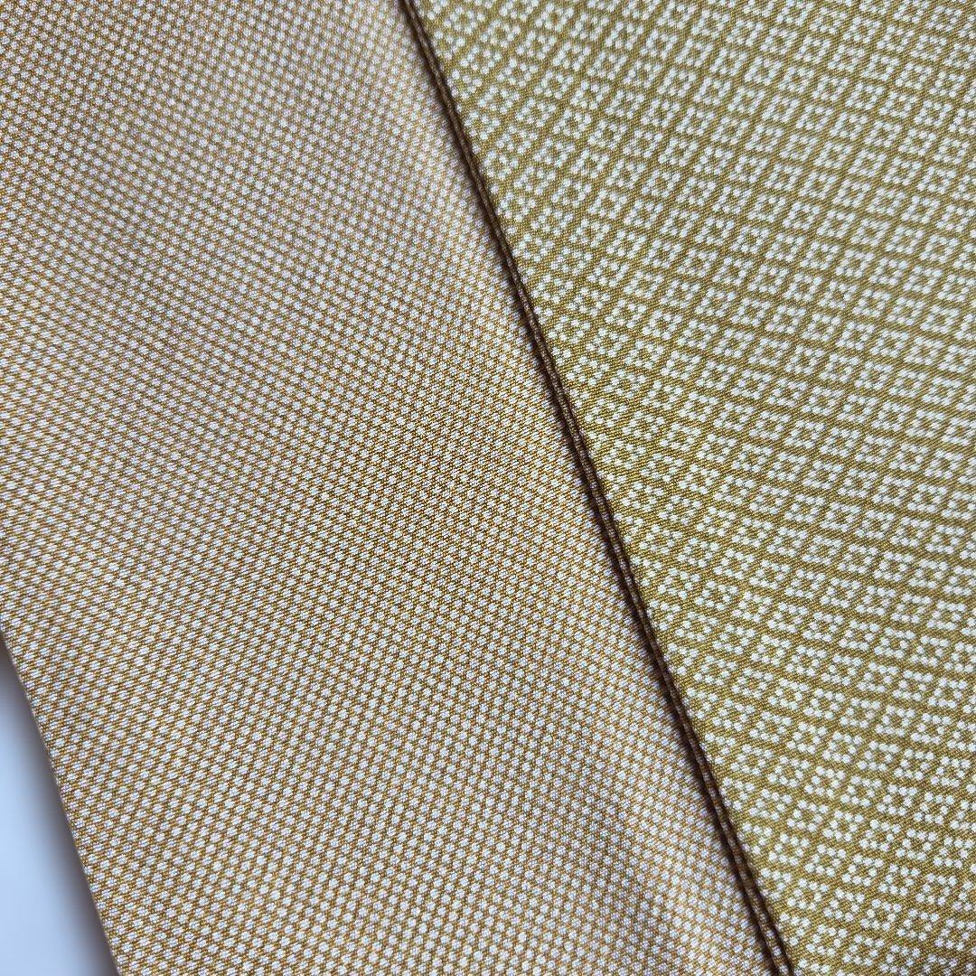 やわらかな榛色　行儀柄の江戸小紋