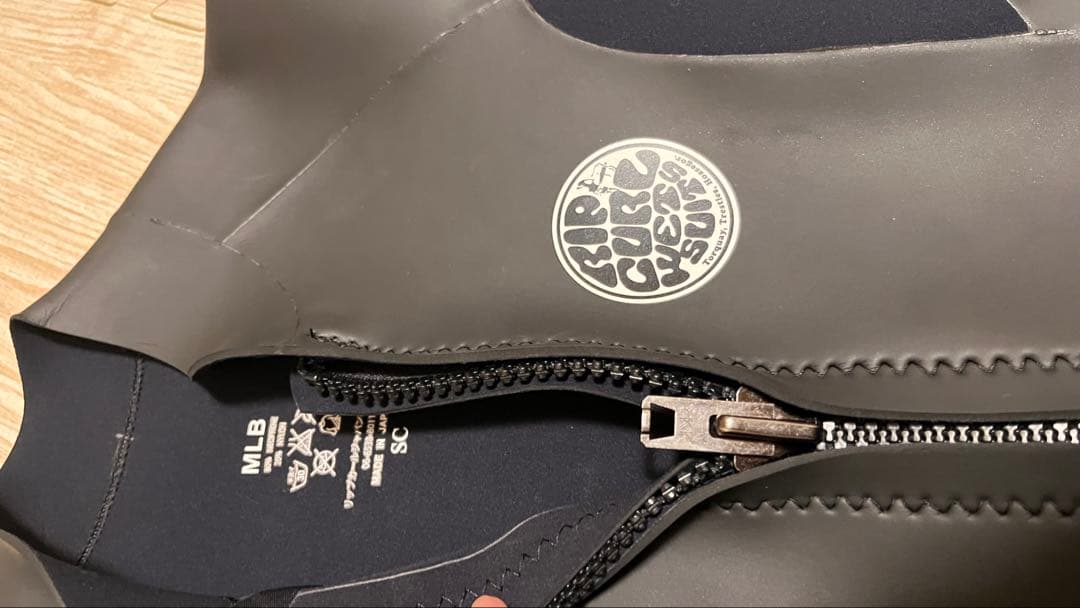 黒リップカールタッパー