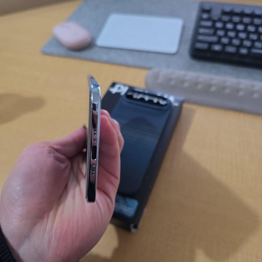 iphone air 256GB pitakaケース付き