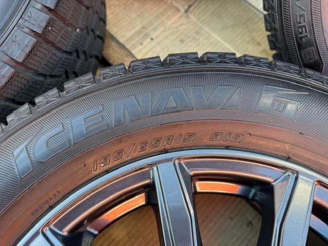 セレナ ノア ヴォクシー スタッドレスタイヤセット 195/65R15 バリ山！