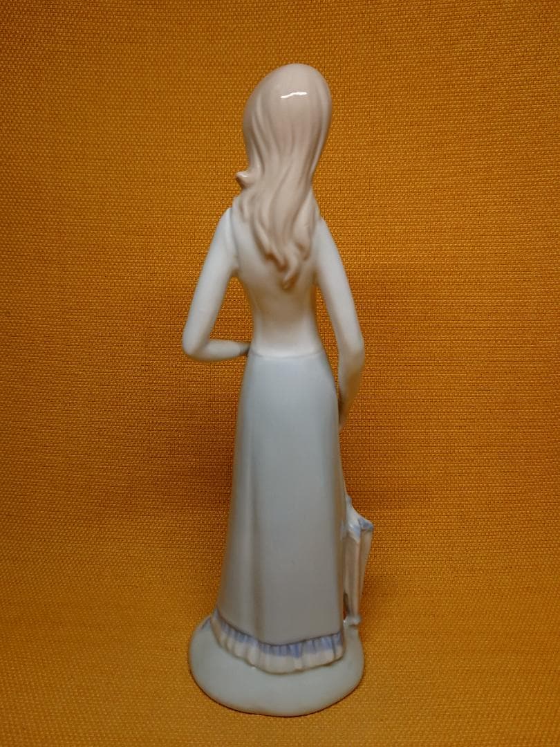 【美品】人形　陶器　オブジェ　置物　インテリア　工芸品　美術品　A1418