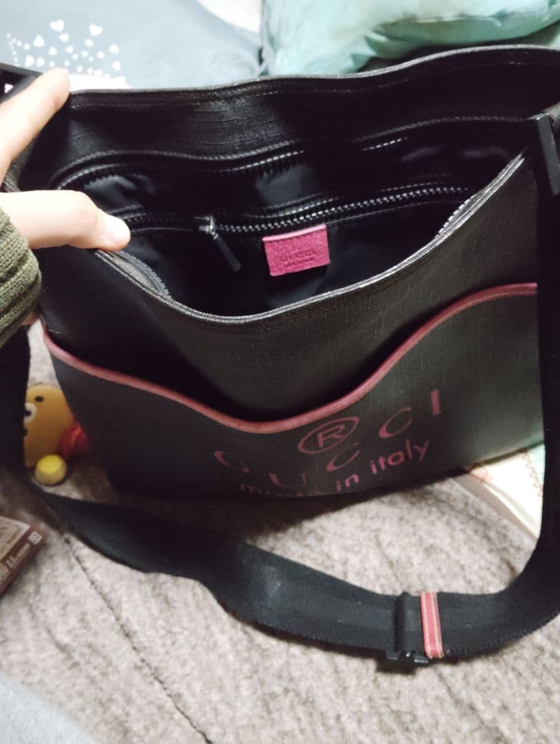 GUCCI ロゴ入り バッグ 黒
