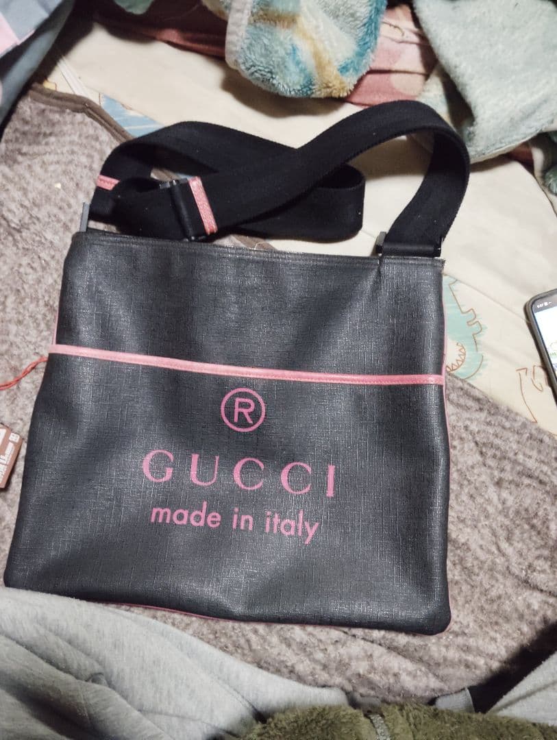 GUCCI ロゴ入り バッグ 黒