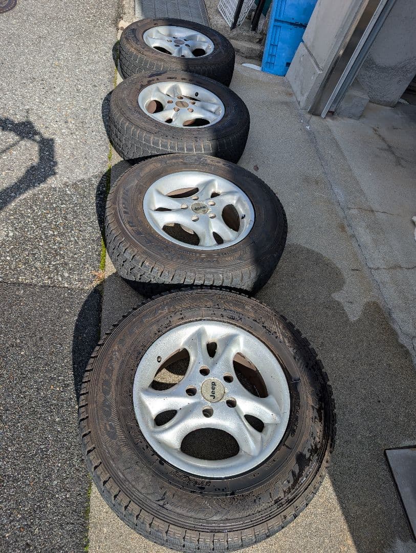 Jeep cherokee XJ 15インチ 純正ホイール スタッドレスタイヤ