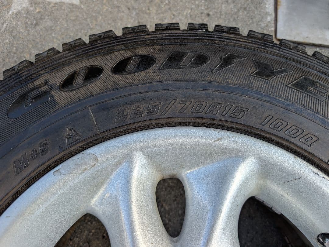 Jeep cherokee XJ 15インチ 純正ホイール スタッドレスタイヤ