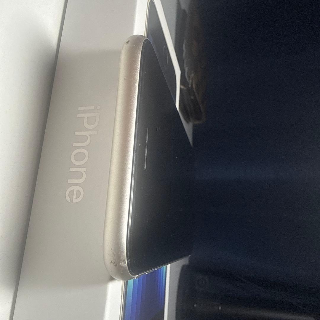 iPhone SE3 64G ホワイト　SIMフリー